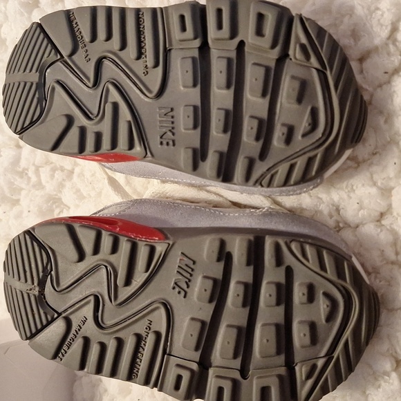 White Sneakers with Low-Top Design and Comfortable Lining size 6 - Picture 4 of 4